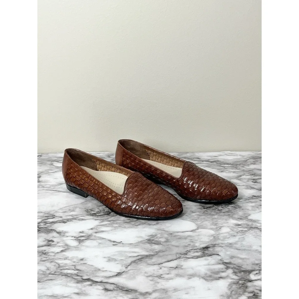 Trotters Liz Flat Brown Woven Leather Loafers Womens Size 9M Almond Toe Retro